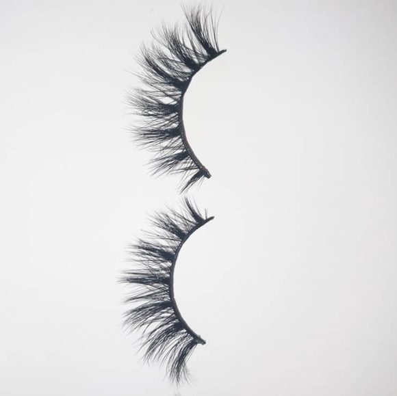 Mink Eylelash Beauty Bundle - Picture 10 of 16